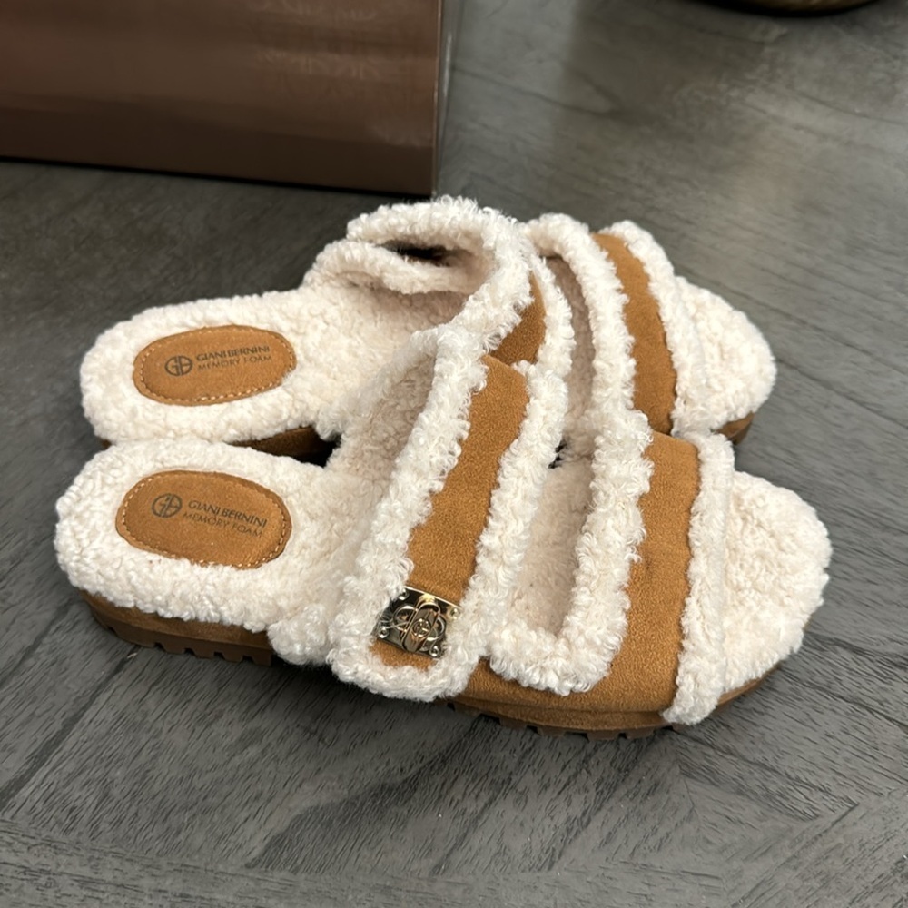 Giani Bernini Tameenna Lug Sole Furry Slippers - Picture 5 of 6